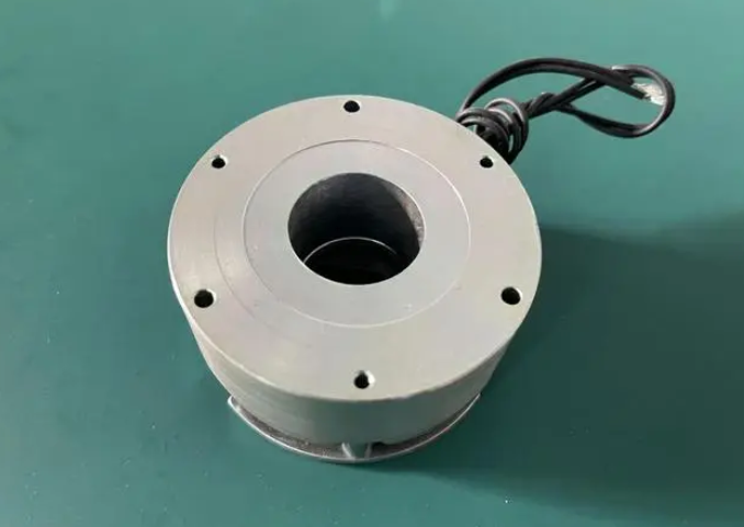 與普通制動(dòng)器相比,伺服電機(jī)制動(dòng)器有什么不同? 與普通制動(dòng)器相比,伺服電機(jī)制動(dòng)器有什么不同?