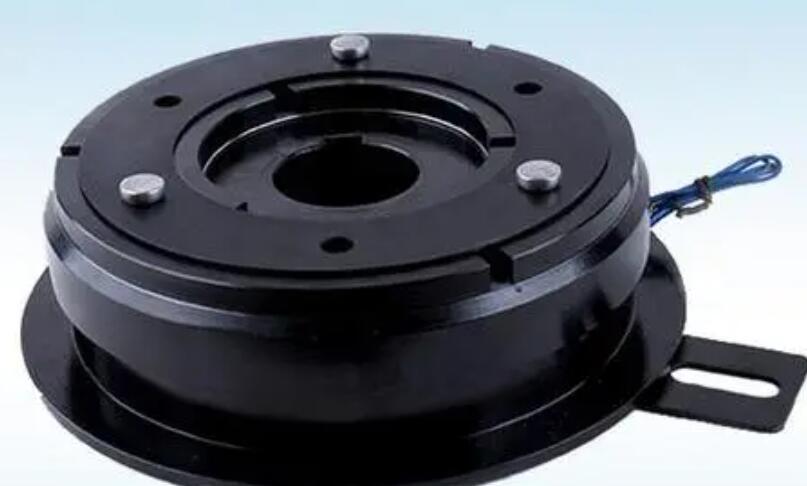 水冷式磁粉制動器工作時能輸出較大的制動力矩和滑差功率 水冷式磁粉制動器工作時能輸出較大的制動力矩和滑差功率